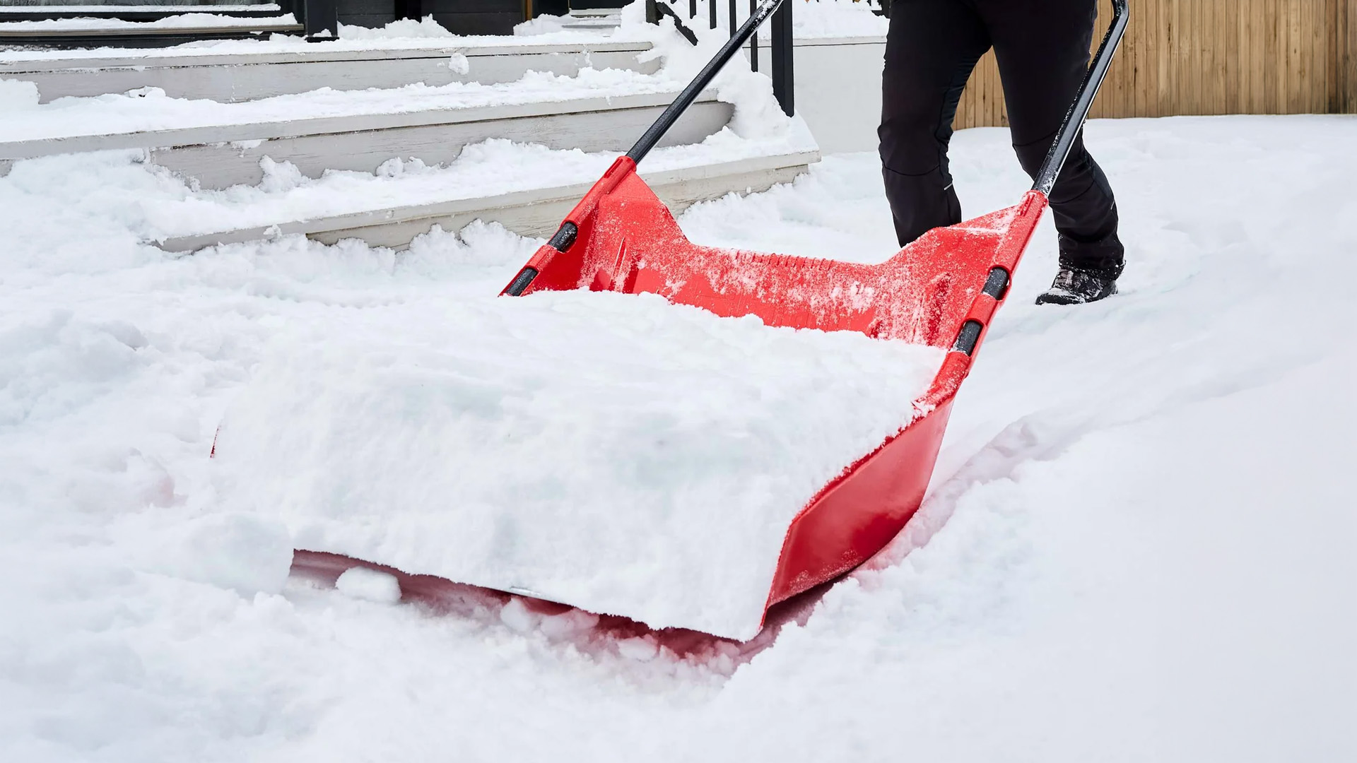 Pelles et grattoirs à neige
