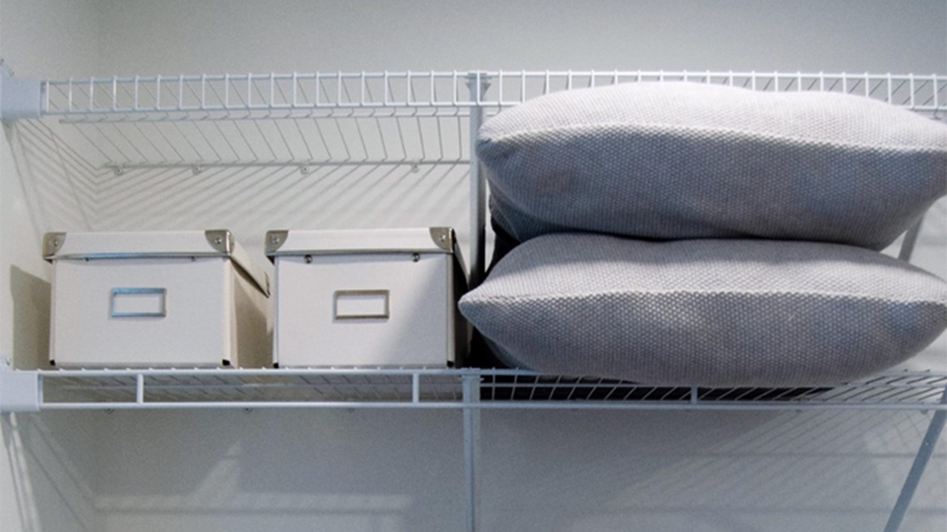 Tablettes pour garde-robe