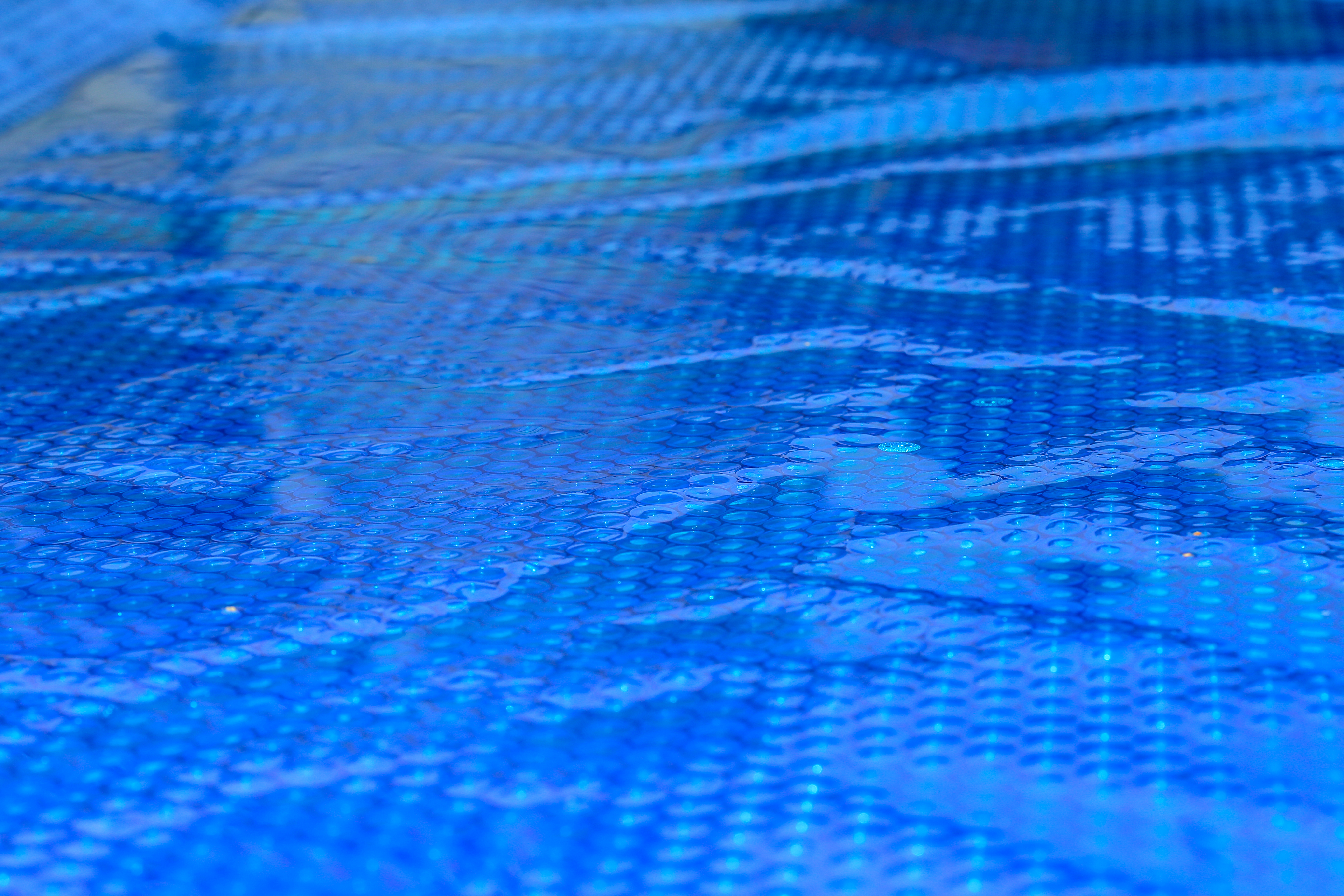 Toiles solaires et filet d’automne pour piscine